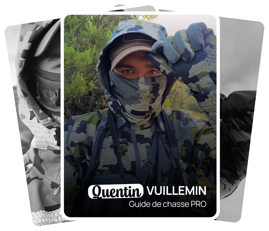 Trois images d'un homme avec son nom portant un équipement de camouflage dans divers environnements naturels.